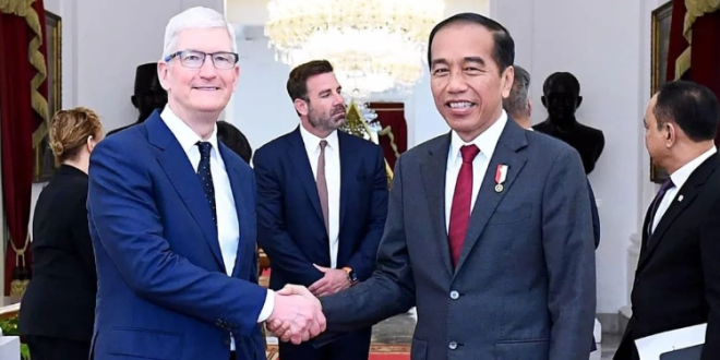 CEO Apple Tim Cook bertemu Presiden Jokowi, di Istana Negara, Jakarta, Rabu (17/4/2024). (Dok. Setpres)
